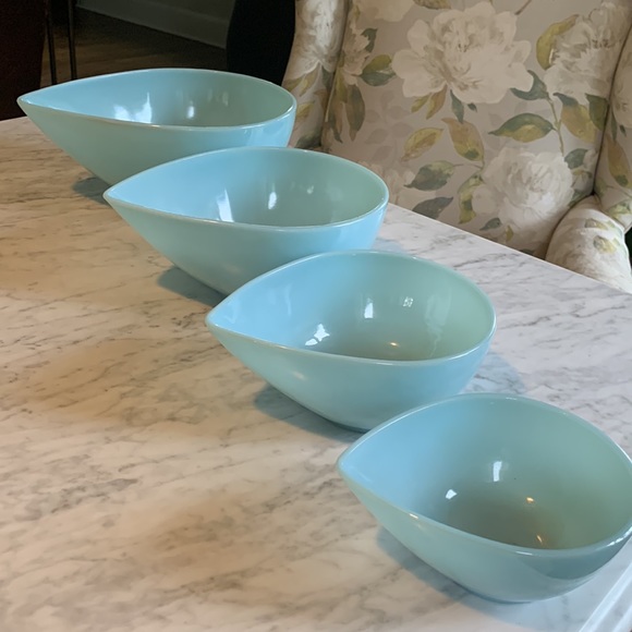 Fire King turquoise teardrop nesting bowls - Picture 4 of 4